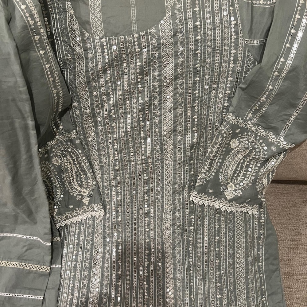 New 3 piece laxuary lawn salwarkaneez xl - Picture 5 of 8